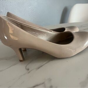 Life Stride Classic Nude Heels
